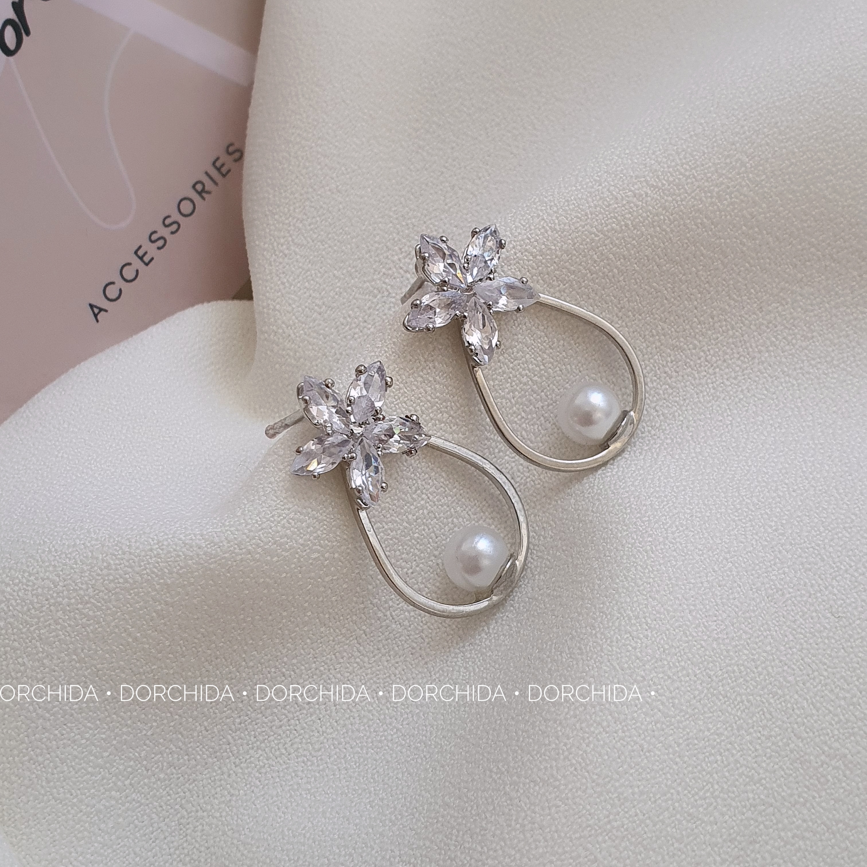 گوشواره جواهری اشکی مرواریدی | گوشواره زنانه | Pearl Teardrop Earring | درچیدا اکسسوری